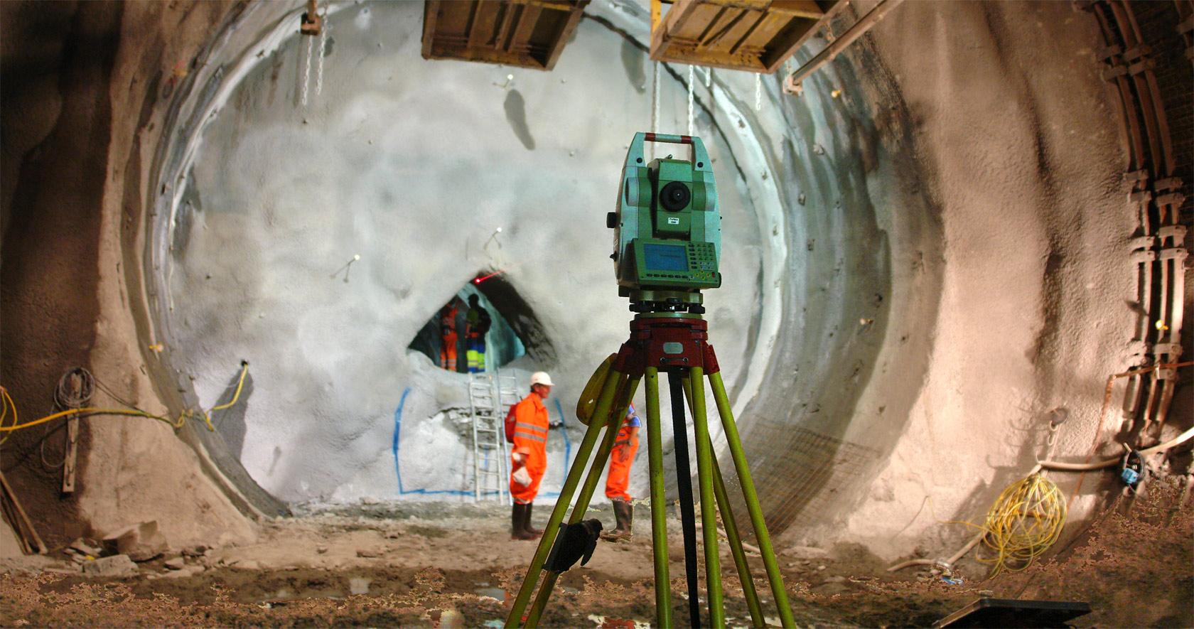 ゴッタルドトンネル - ライカジオシステムの大型建設プロジェクト向けソリューション